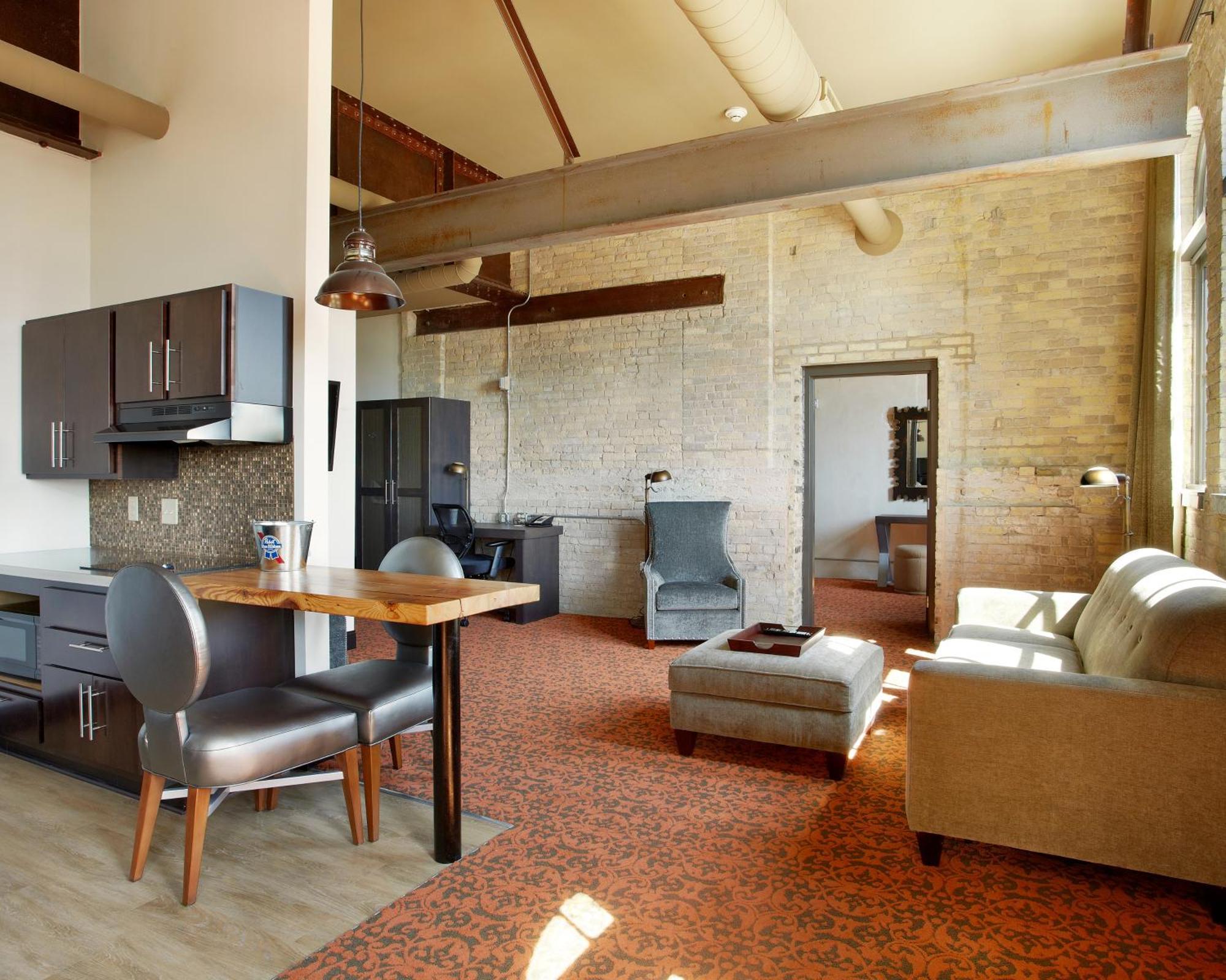 Brewhouse Inn And Suites Milwaukee Exterior foto